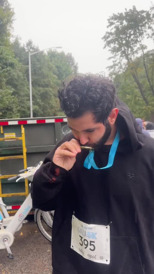 Bayadse kissing his Gaza 5K medal